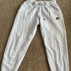 Nike Sportswear Essential Fleece Mid-Rise Pants